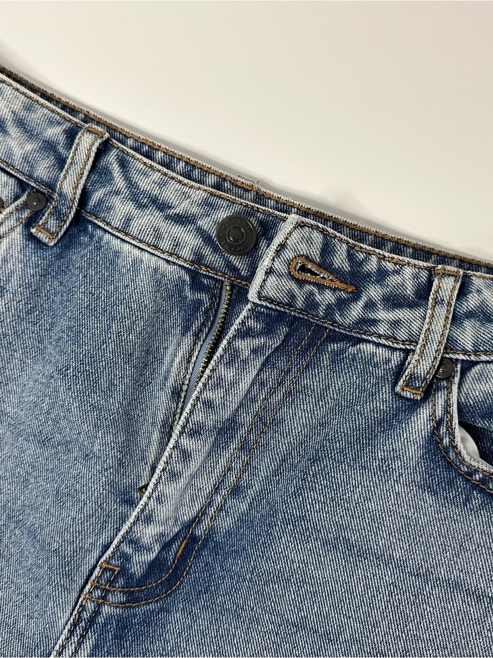 Cleo + Wolf Ultra High Rise Ankle Jeans – W29 ✨